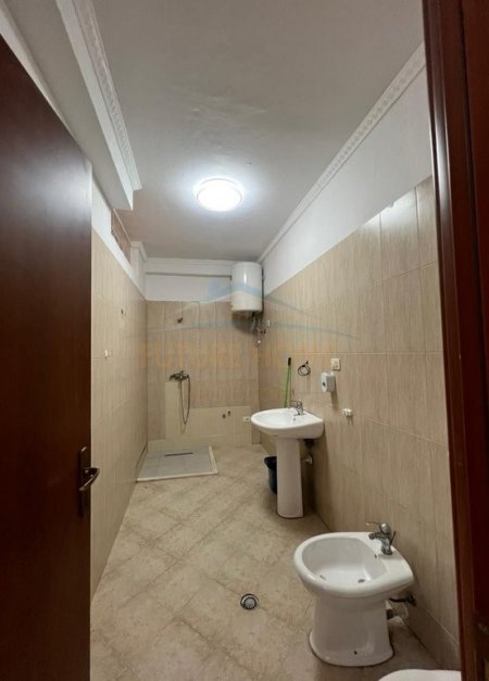 Tirane, shitet apartament 1+1 Kati 2, 69 m² 91.000 € (Fresku)