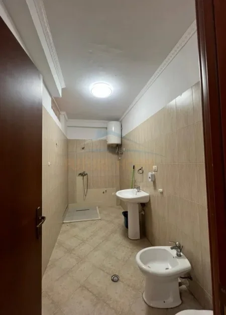 Tirane, shitet apartament 1+1 Kati 2, 69 m² 91.000 € (Fresku)