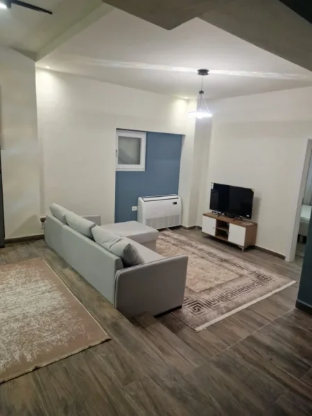 Tirane, jepet me qera apartament 2+1 Kati 0, 84 m² 700 € 