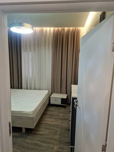 Tirane, jepet me qera apartament 2+1 Kati 0, 84 m² 700 € 