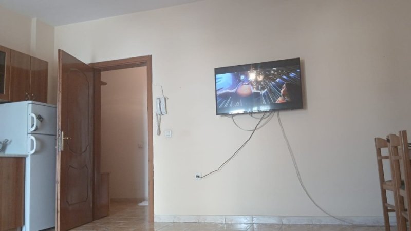 Tirane, jepet me qera apartament 1+1+Ballkon Kati 3, 70 m² 600 € 