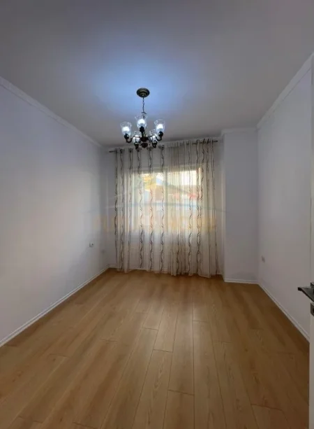 Tirane, shitet apartament 2+1 Kati 3, 75 m² 112.000 € (Fresku)