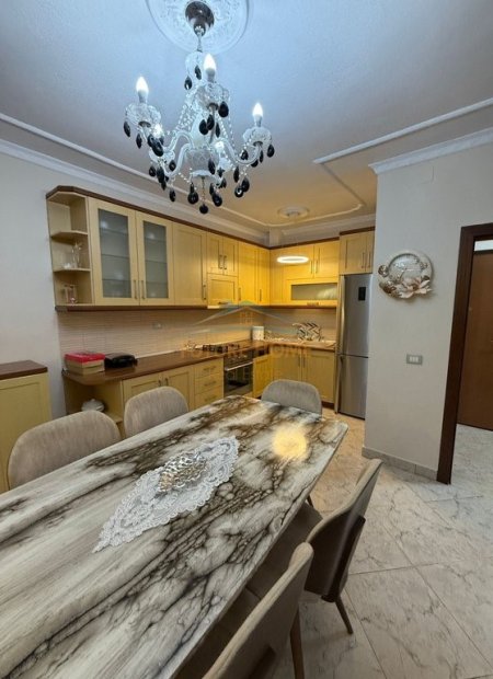 Tirane, shitet apartament 2+1 Kati 6, 135 m² 175.000 € (Rruga Hoxha Tahsim)