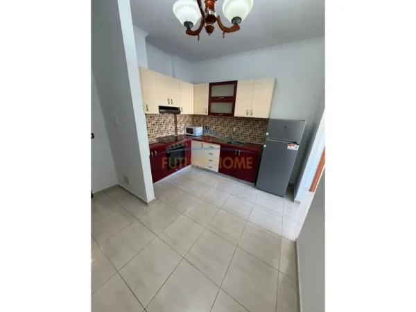 Tirane, jepet me qera apartament 2+1+Ballkon Kati 4, 85 m² 470 € 