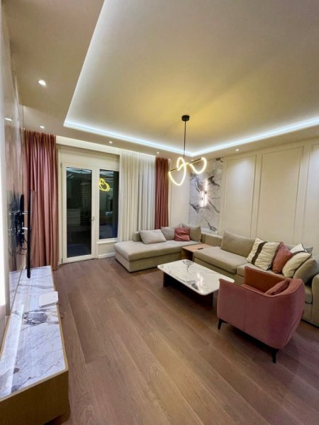 Tirane, jepet me qera apartament 2+1 , 100 m² 1.500 € (Myslym Shyri)