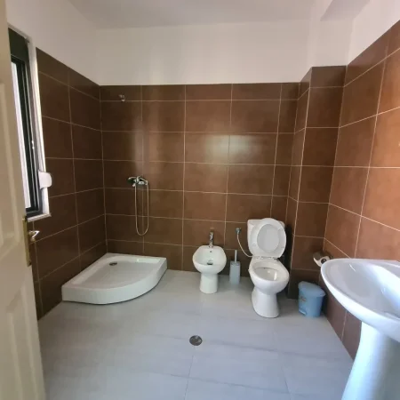 ASTIR, prane 2PALMAVE, jepet  2+1 I MOBILUAR, Kati 6, 107 m² 450€ (rruga Astrit Losha)