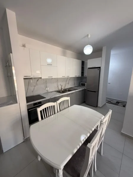 Tirane, jepet me qera apartament 2+1 Kati 7, 110 m² 800 € (Don Bosko)