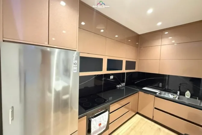 Tirane, jepet me qera apartament 1+1 Kati 7, 65 m² 1.000 € (Rruga e Kavajes)