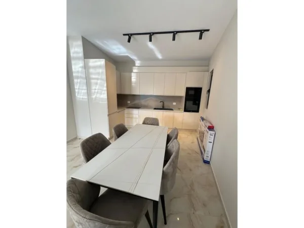 Qera, Apartament 2+1+2, rruga Naim Frasheri , Tirane