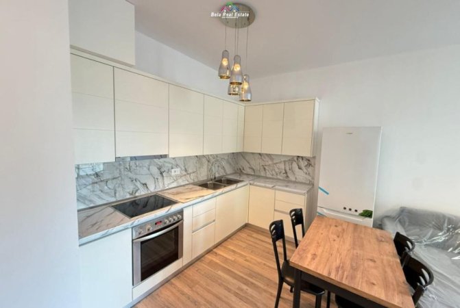 Tirane, jepet me qera apartament 1+1+Ballkon Kati 2, 60 m² 600 € (Fusha e Aviacionit)