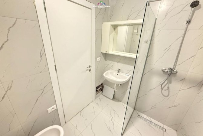 Tirane, jepet me qera apartament 1+1+Ballkon Kati 2, 60 m² 600 € (Fusha e Aviacionit)