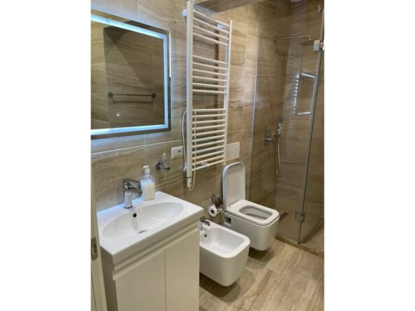 Qera, Apartament 2+1+2+Post Parkimi, Fresku, Tiranë.