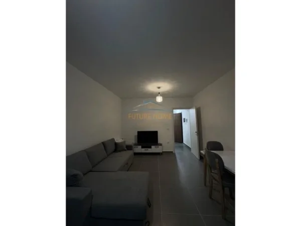 Tirane, jepet me qera apartament 2+1 Kati 5, 89 m² 520 € (Rruga 5 Maji)