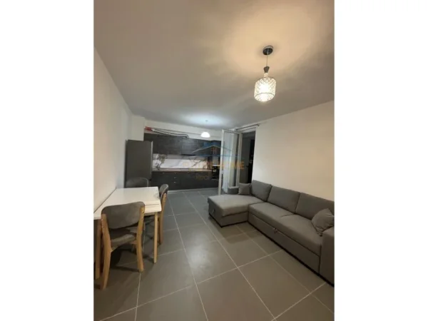 Tirane, jepet me qera apartament 2+1 Kati 5, 89 m² 520 € (Rruga 5 Maji)