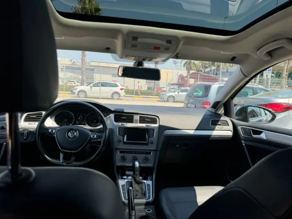 Tirane, shitet makine Golf 2.0 TDI 2015, gri e erret automatik