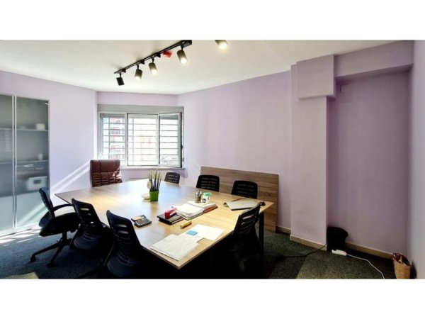Tirane, shitet ambjent biznesi Kati 5, 256 m² 700.000 € (Rruga e Dibres , Kompleksi Halili)