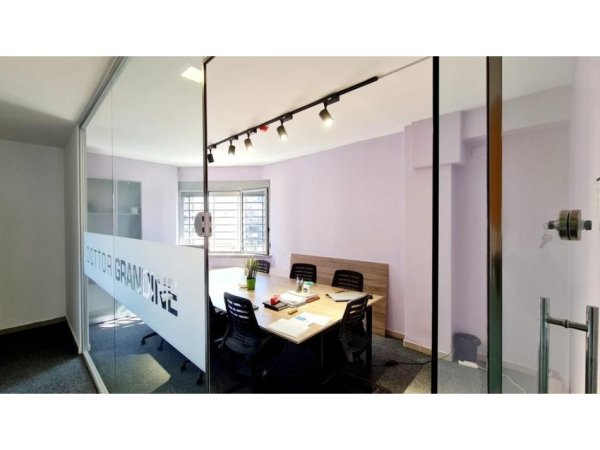 Tirane, shitet ambjent biznesi Kati 5, 256 m² 700.000 € (Rruga e Dibres , Kompleksi Halili)