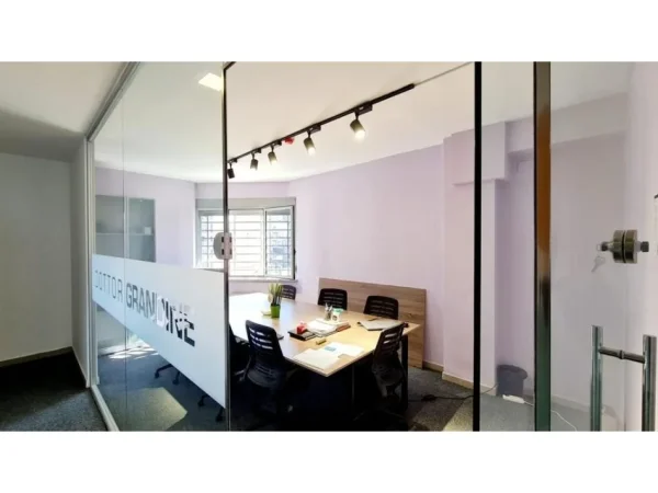 Tirane, shitet ambjent biznesi Kati 5, 256 m² 700.000 € (Rruga e Dibres , Kompleksi Halili)