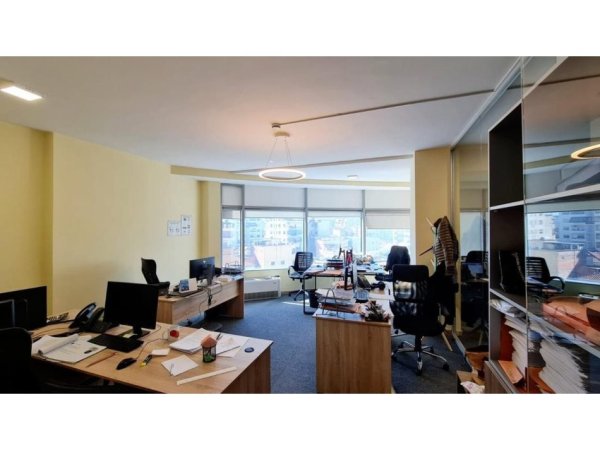 Tirane, shitet ambjent biznesi Kati 5, 256 m² 700.000 € (Rruga e Dibres , Kompleksi Halili)