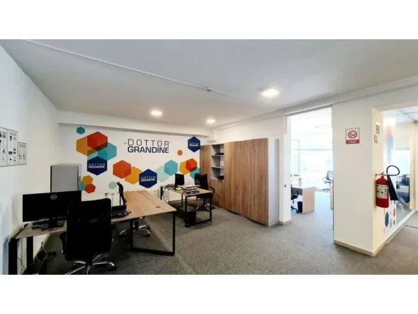 Tirane, shitet ambjent biznesi Kati 5, 256 m² 700.000 € (Rruga e Dibres , Kompleksi Halili)