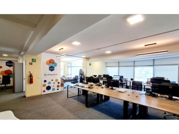 Tirane, shitet ambjent biznesi Kati 5, 256 m² 700.000 € (Rruga e Dibres , Kompleksi Halili)