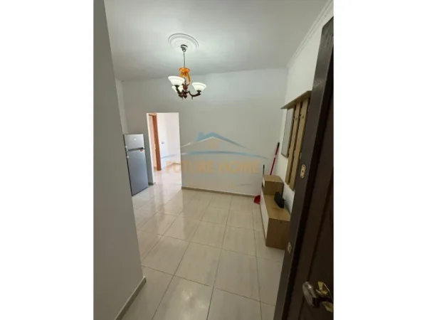 Tirane, jepet me qera apartament 2+1 Kati 4, 85 m² 470 € (YZBERISHT)