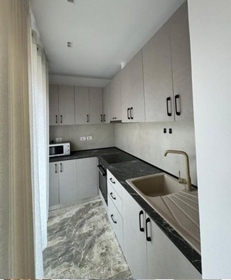 Tirane, jepet me qera apartament 1+1 Kati 4, 75 m² 650 € (UNAZA E RE KOMPPLEKSI SIMA COM)