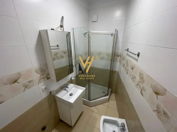 Tirane, jepet me qera apartament 1+1+Ballkon Kati 0, 60 m² 600 € (LIQENI I THATE)