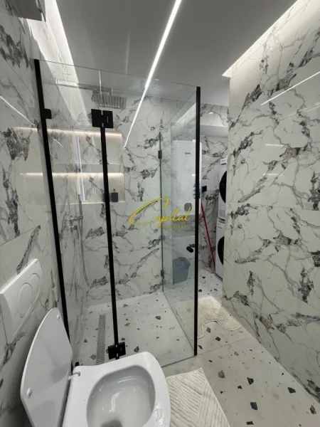 Tirane, jepet me qera apartament 1+1 Kati 1, 65 m² 500 € (SHKOLLA E BASHKUAR)