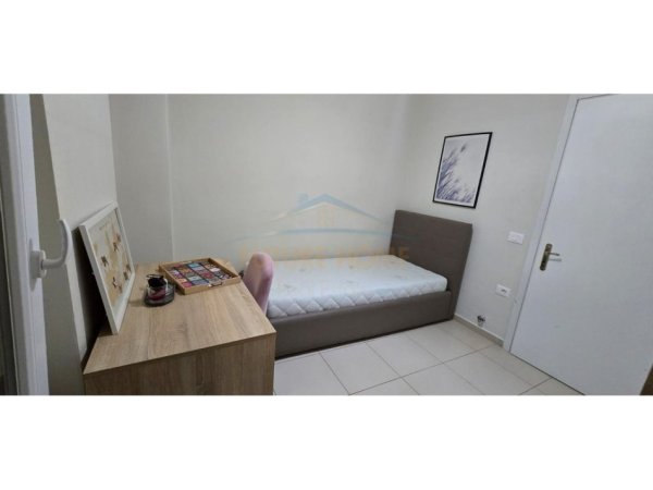 Tirane, jepet me qera apartament 2+1+Ballkon Kati 2, 100 m² 900 € (KOPSHTI ZOLOGJIK)
