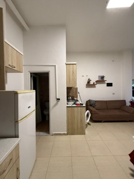 Tirane, jap me qera garsonier Kati 0, 35 m² 280 € (Eleonora, kodra e diellit)