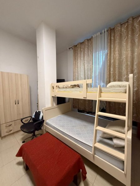 Tirane, jap me qera garsonier Kati 0, 35 m² 280 € (Eleonora, kodra e diellit)
