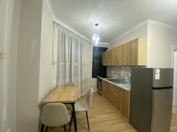 Tirane, jepet me qera apartament 1+1 Kati 7, 60 m² 550 € (Rruga 21 Dhjetori)
