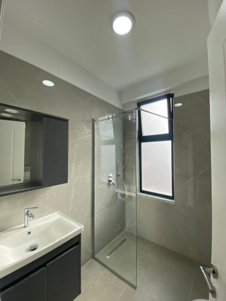 Tirane, jepet me qera apartament 1+1 Kati 7, 60 m² 550 € (Rruga 21 Dhjetori)