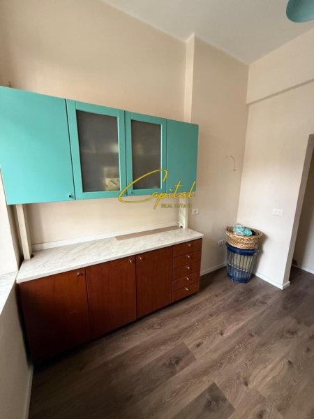 Tirane, jepet me qera ambjent biznesi Kati 0, 75 m² 1.200 € (RRUGA E DIBRES)
