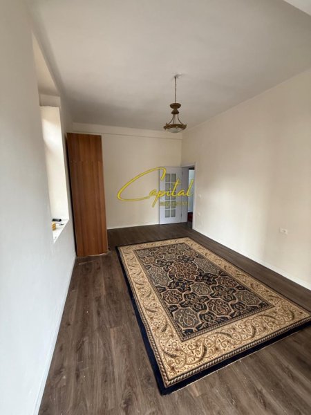 Tirane, jepet me qera ambjent biznesi Kati 0, 75 m² 1.200 € (RRUGA E DIBRES)