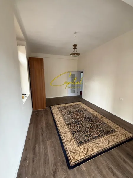 Tirane, jepet me qera ambjent biznesi Kati 0, 75 m² 1.200 € (RRUGA E DIBRES)