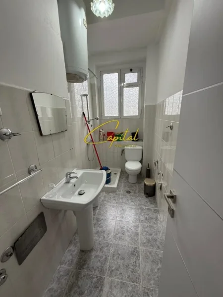 Tirane, jepet me qera ambjent biznesi Kati 0, 75 m² 1.200 € (RRUGA E DIBRES)
