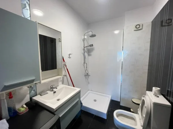 Tirane, shitet apartament 2+1+Ballkon Kati 5, 105 m² 157.000 € (Vila L)