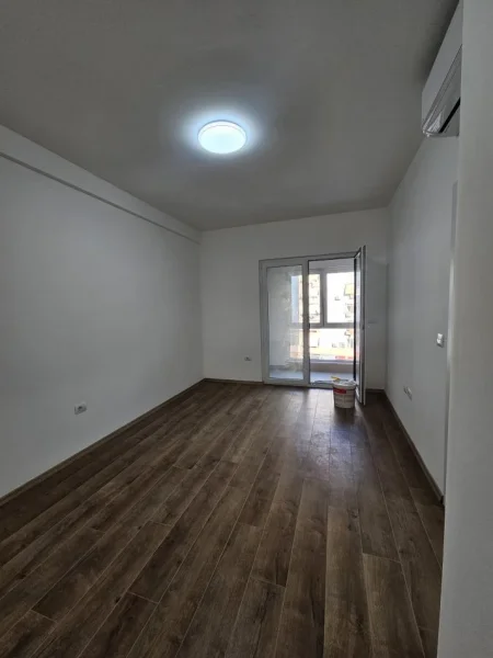 Tirane, jepet me qera ambjent biznesi , 60 m² 600 € (Zogu i zi)