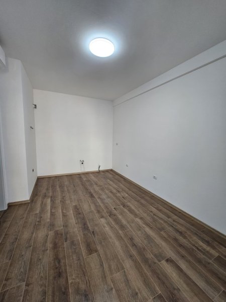 Tirane, jepet me qera ambjent biznesi , 60 m² 600 € (Zogu i zi)