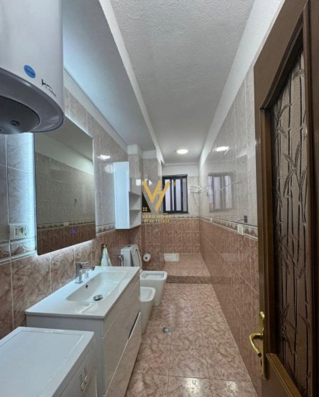 Tirane, jepet me qera apartament 1+1+Ballkon Kati 7, 63 m² 450 € (STACIONI I TRENIT)