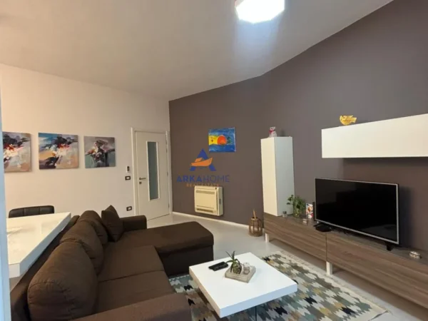 Tirane, jepet me qera apartament 1+1+Ballkon Kati 3, 85 m² 500 € 