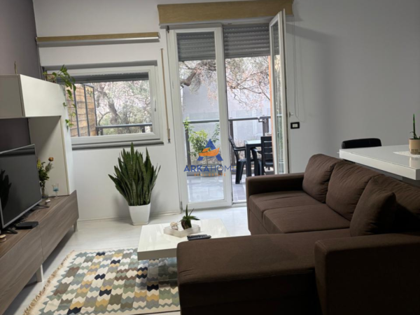 Tirane, jepet me qera apartament 1+1+Ballkon Kati 3, 85 m² 500 € 