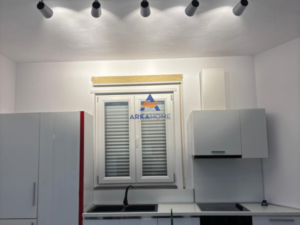 Tirane, jepet me qera apartament 1+1+Ballkon Kati 3, 85 m² 500 € 