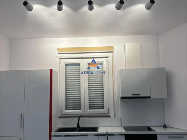 Tirane, jepet me qera apartament 1+1+Ballkon Kati 3, 85 m² 500 € 