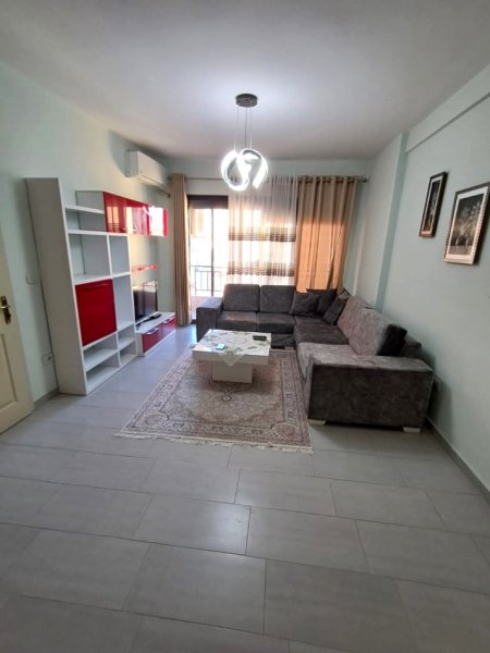 Jepet me Qera Apartament 2+1+2 në Astir tek Vila L1,   500 €URO