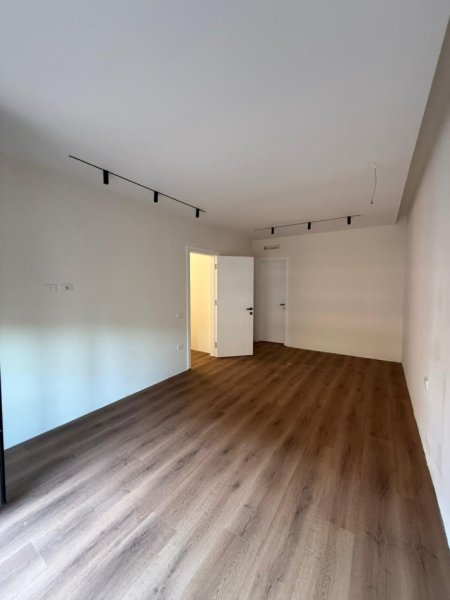 Tirane, shitet apartament 2+1 Kati 3, 120 m² 330.000 € (LIQENI I THATE)