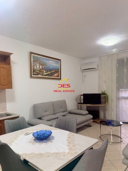 Vlore, jepet me qera apartament 2+1+Ballkon , 120 m² 600 € (Rruga Çamëria)