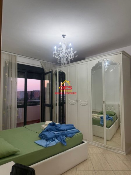 Vlore, jepet me qera apartament 2+1+Ballkon , 120 m² 600 € (Rruga Çamëria)